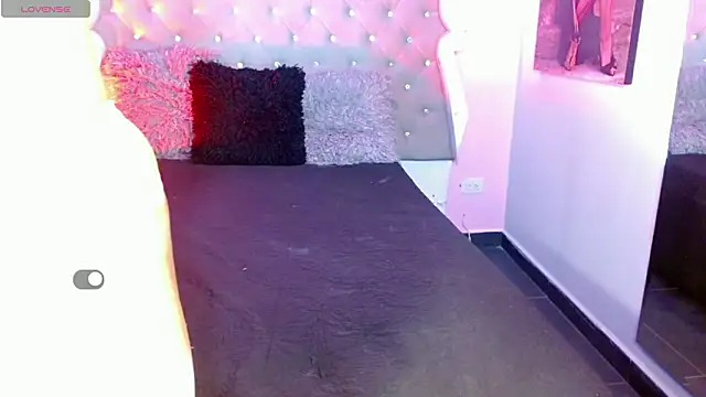 Honey Moontsts online show from 23, 2, 2026