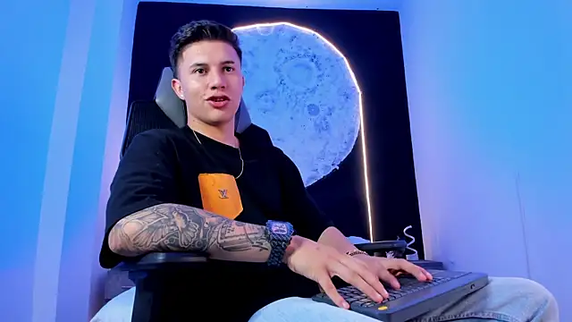 liaamsmiith  online show from 29, 10, 2025