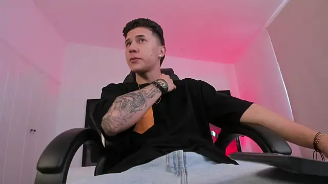 liaamsmiith  online show from 3, 12, 2025