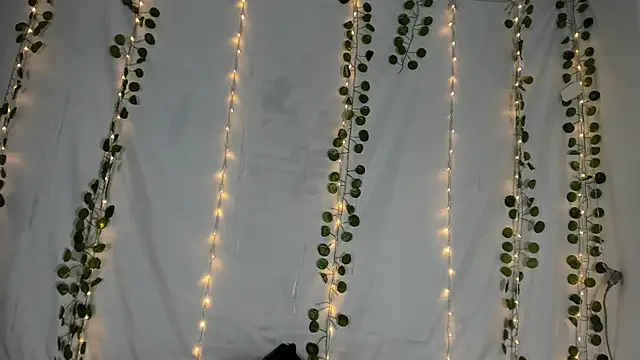 Snapshot of Zulema_R1 chatting on 14, 10, 2025 Zulema R1 online show from 14, 10, 2025