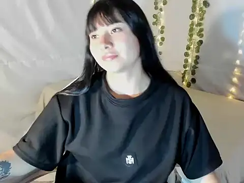 Snapshot of Zulema_R1 chatting on 30, 10, 2025 Zulema R1 online show from 30, 10, 2025