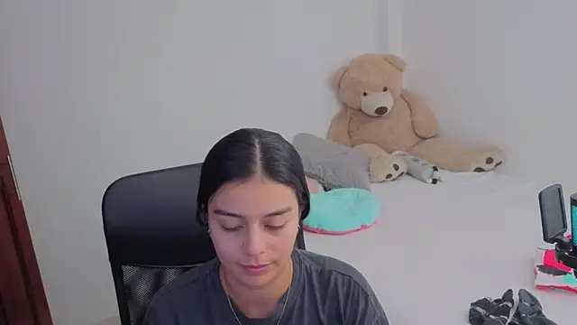 valerihouse online show from 2, 4, 2026