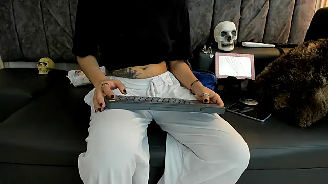 Snapshot of Rowan_Mills chatting on 17, 9, 2025 Rowan Mills online show from 17, 9, 2025