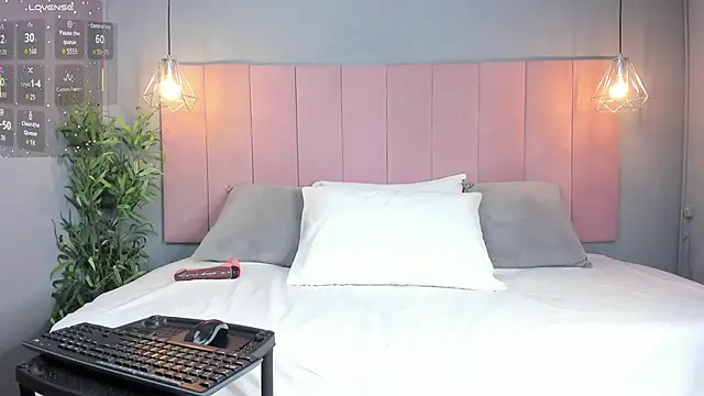 AariaLove online show from 1, 11, 2025