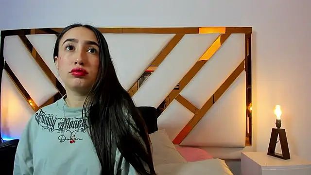 Niicolle Evanss online show from 22, 3, 2026