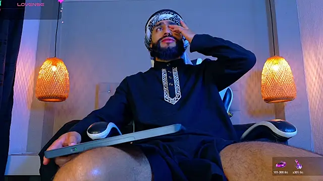 Thaiel Fosteer online show from 10, 4, 2026