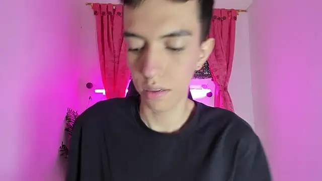 Snapshot of dylan_202520_ chatting on 11, 9, 2025 dylan 202520 online show from 11, 9, 2025