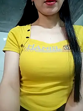 Snapshot of Vyvyy06 chatting on 15, 11, 2025 Vyvyy06 online show from 15, 11, 2025