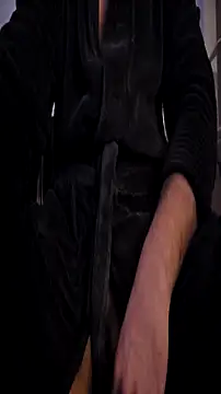 Snapshot of DeinSpielzeug chatting on 17, 12, 2025 DeinSpielzeug online show from 17, 12, 2025