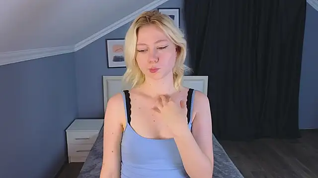 Snapshot of Violet_Willis chatting on 23, 9, 2025 Violet Willis online show from 23, 9, 2025