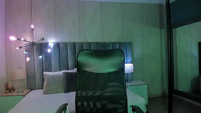 KymRoses online show from 9, 10, 2025