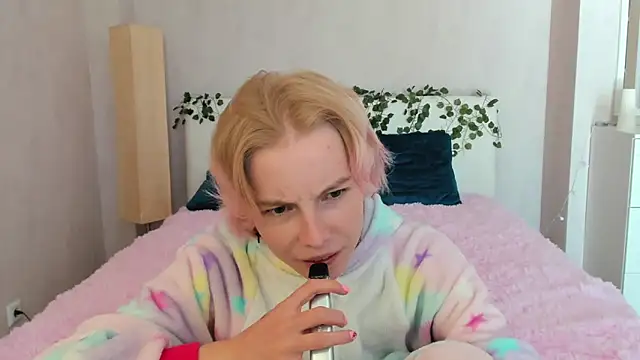 Pink Lila18 online show from 10, 9, 2025