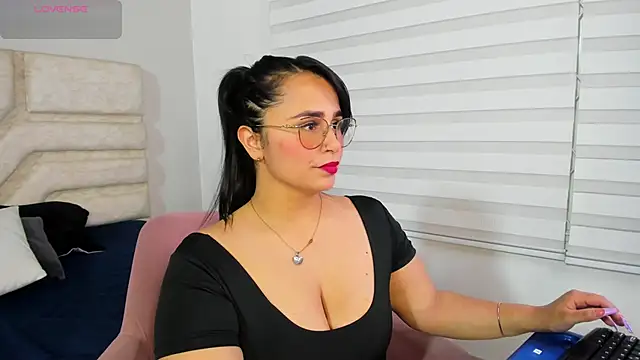 Snapshot of _adahara_queen chatting on 11, 9, 2025 adahara queen online show from 11, 9, 2025