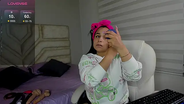 Snapshot of _adahara_queen chatting on 17, 9, 2025 adahara queen online show from 17, 9, 2025