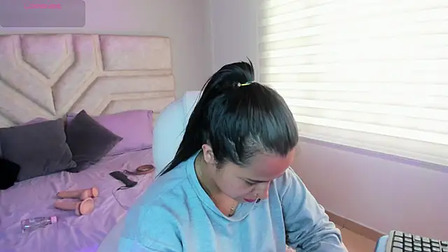 Snapshot of _adahara_queen chatting on 28, 9, 2025 adahara queen online show from 28, 9, 2025