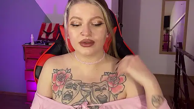Snapshot of Mia_Kamp chatting on 18, 10, 2025 Mia Kamp online show from 18, 10, 2025