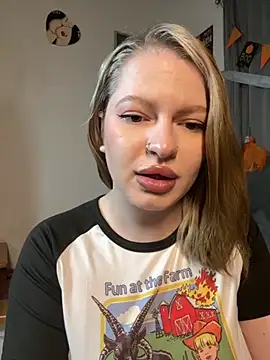Snapshot of Mia_Kamp chatting on 29, 10, 2025 Mia Kamp online show from 29, 10, 2025