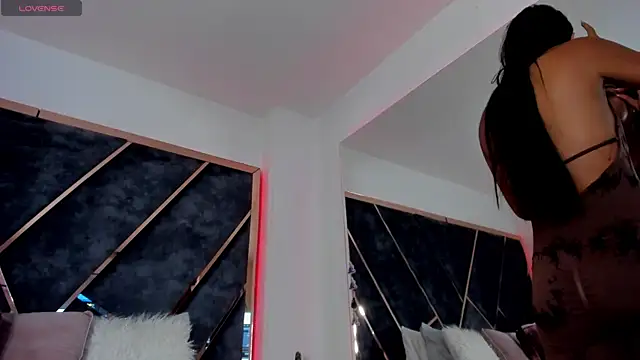 SusanaHenao online show from 6, 10, 2025