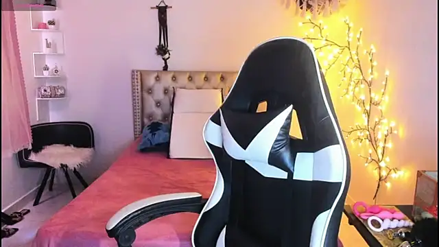 LenaStylesOA online show from 11, 9, 2025