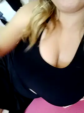 Snapshot of gamzeyak chatting on 1, 10, 2025 gamzeyak online show from 1, 10, 2025