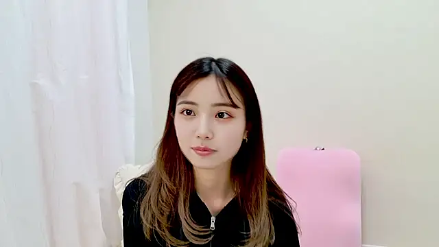 -yuina-23 online show from 24, 10, 2025