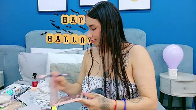 Snapshot of Ashley_Evans22 chatting on 18, 10, 2025 Ashley Evans22 online show from 18, 10, 2025