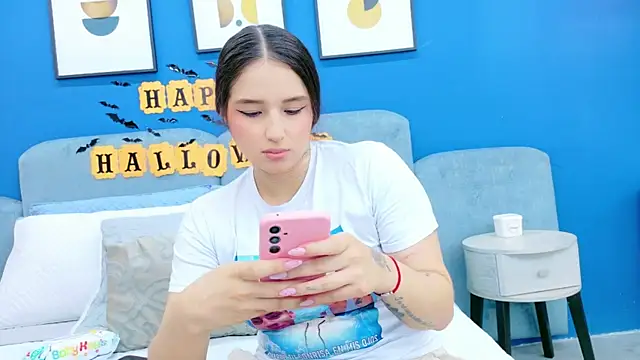 Snapshot of Ashley_Evans22 chatting on 23, 10, 2025 Ashley Evans22 online show from 23, 10, 2025