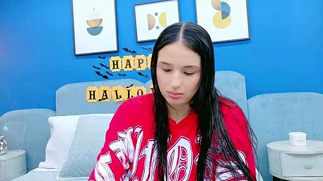 Snapshot of Ashley_Evans22 chatting on 28, 10, 2025 Ashley Evans22 online show from 28, 10, 2025