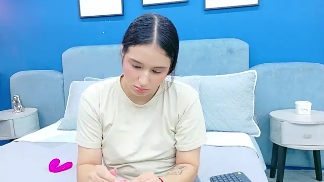 Snapshot of Ashley_Evans22 chatting on 14, 11, 2025 Ashley Evans22 online show from 14, 11, 2025