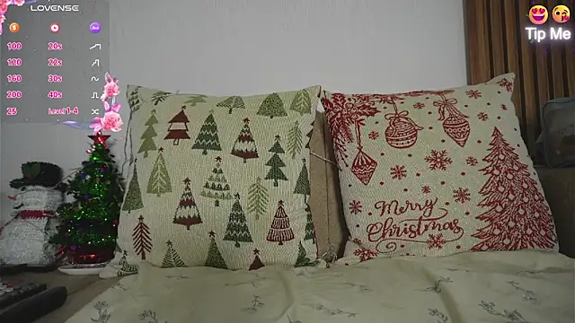 Snapshot of Roxybeautyy chatting on 1, 12, 2025 Roxybeautyy online show from 1, 12, 2025