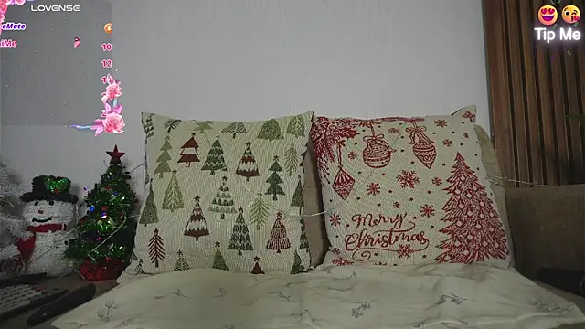 Snapshot of Roxybeautyy chatting on 13, 12, 2025 Roxybeautyy online show from 13, 12, 2025