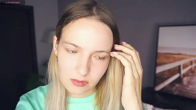 Snapshot of HongTomczak chatting on 9, 9, 2025 HongTomczak online show from 9, 9, 2025