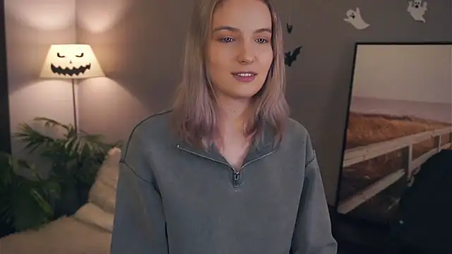 Snapshot of HongTomczak chatting on 12, 11, 2025 HongTomczak online show from 12, 11, 2025