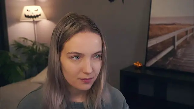 Snapshot of HongTomczak chatting on 13, 11, 2025 HongTomczak online show from 13, 11, 2025