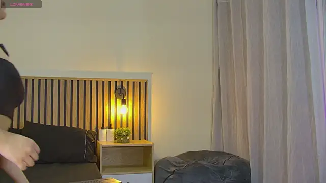 emma morales  online show from 24, 11, 2025