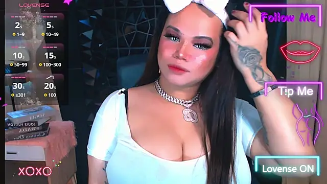 xHugeHarleySelfsuckerx online show from 8, 11, 2025