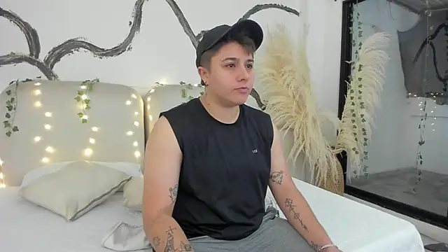 Snapshot of IanGilbert chatting on 18, 12, 2025 IanGilbert online show from 18, 12, 2025