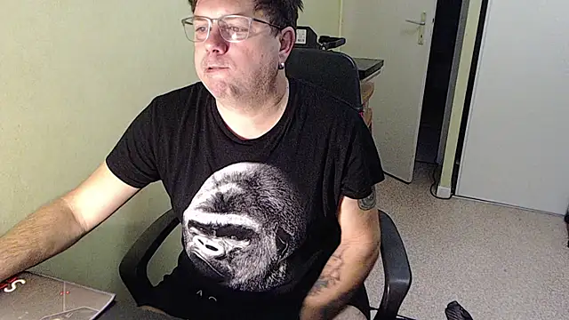 Snapshot of blueandwhite1 chatting on 29, 11, 2025 blueandwhite1 online show from 29, 11, 2025