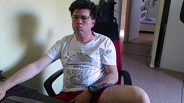 blueandwhite1 online show from 8, 4, 2026