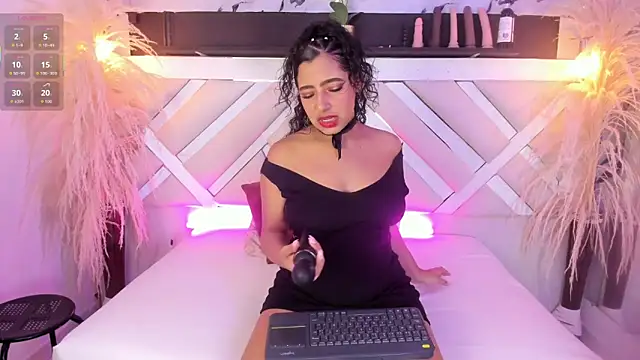 Zoe-Johnson  online show from 16, 4, 2026