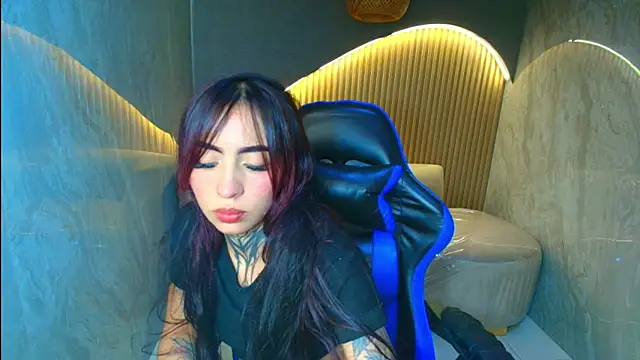 Snapshot of roux_r chatting on 7, 2, 2026 roux r online show from 7, 2, 2026