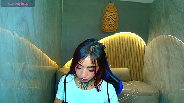 Snapshot of roux_r chatting on 20, 2, 2026 roux r online show from 20, 2, 2026