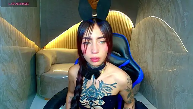 Snapshot of roux_r chatting on 21, 2, 2026 roux r online show from 21, 2, 2026