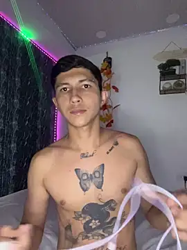 Snapshot of Alejandro_BigCock22 chatting on 11, 10, 2025 Alejandro BigCock22 online show from 11, 10, 2025