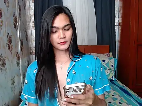 lady in moon online show from 9, 10, 2025