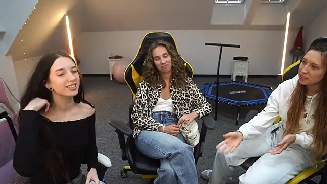 Snapshot of _Lili_054 chatting on 19, 9, 2025  Lili 054 online show from 19, 9, 2025