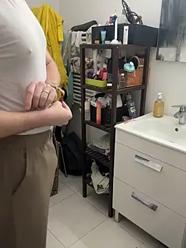 Snapshot of TomieSoichi chatting on 28, 11, 2025 TomieSoichi online show from 28, 11, 2025