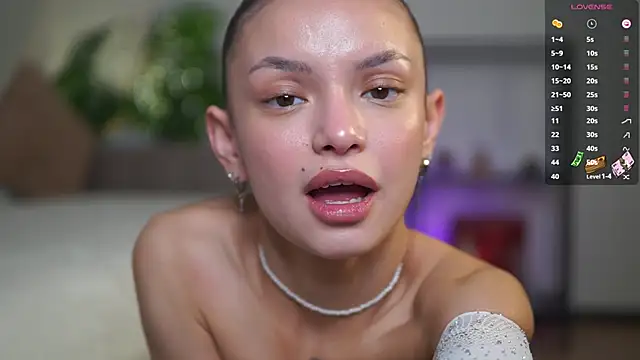 Snapshot of Dubai_Choco chatting on 13, 10, 2025 Dubai Choco online show from 13, 10, 2025