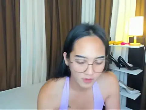 Snapshot of URHottestAngel chatting on 11, 9, 2025 URHottestAngel online show from 11, 9, 2025