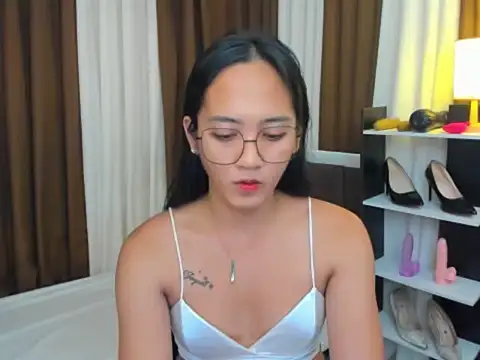 Snapshot of URHottestAngel chatting on 19, 9, 2025 URHottestAngel online show from 19, 9, 2025